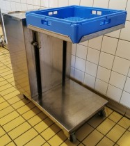 Brettdispenservogn for standard oppvaskbakker med kopper / glass + 2 tallerkensøyler, pent brukt