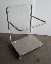 Tralle med bøylehåndtak i rustfritt stål, justerbart stativ for skittentøysekk e.l., 70x60cm, høyde håndtak 104cm, pent brukt