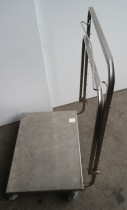 Tralle med bøylehåndtak i rustfritt stål, justerbart stativ for skittentøysekk e.l., 70x60cm, høyde håndtak 104cm, pent brukt