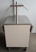 Serveringsmodul / buffet på hjul i lys beige / rustfritt stål fra Metos, 80cm bredde, med brettbane for kantinebrett, pent brukt
