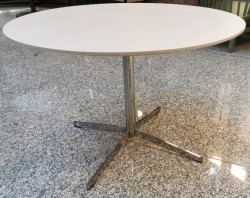 Lavt loungebord i hvitlasert ask / krom base, Ø=90cm, 60,5cm høyde, pent brukt