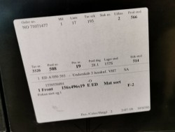 Benkeskap HTH til kjøkken i hvitt med fronter i sort m/eikelist, 3 stk bredder med skuffer (80+50+80)+bonus, pent brukt demokjøkken