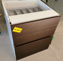 Benkeskap HTH til kjøkken i hvitt med fronter i sort m/eikelist, 3 stk bredder med skuffer (80+50+80)+bonus, pent brukt demokjøkken