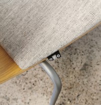 Konferansestol fra EFG i eik finer / grått stoffsete / grå ben, modell GRAF, pent brukt