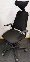 Savo S3 kontorstol i sort stoff / krom med nakkepute og armlene, pent brukt
