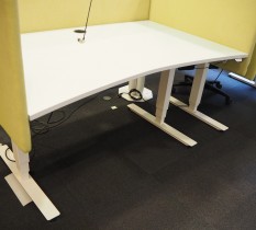 Skrivebord med elektrisk hevsenk i lys grå / hvitt fra EFG, 140x90cm, pent brukt