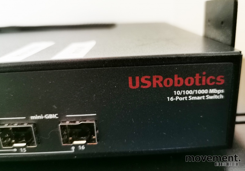 Solgt!Rackswitch: USRobotics 16port - 3 / 4
