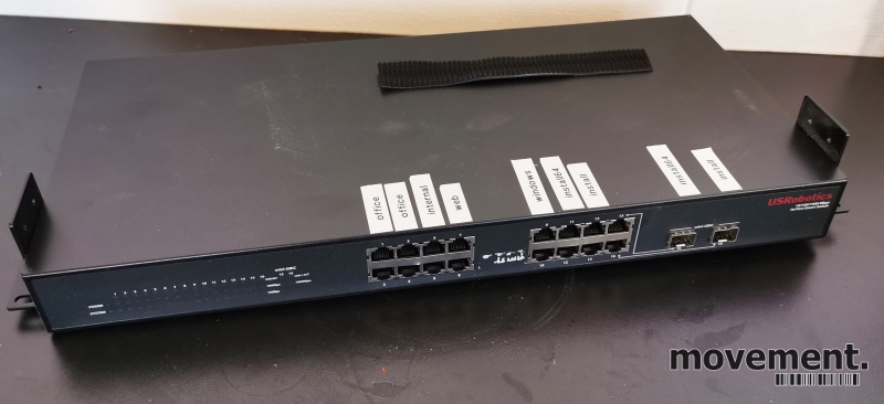 Solgt!Rackswitch: USRobotics 16port - 2 / 4
