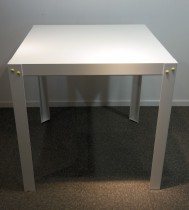 Displaybord, 90cm høyt arbeidsbord / ståbord i hvitt, 90x90cm, høyde 90cm, pent brukt
