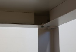Displaybord, 90cm høyt arbeidsbord / ståbord i hvitt, 90x90cm, høyde 90cm, pent brukt