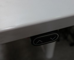 Møtebord med elektrisk hevsenk fra Vitra i hvitt, 240x140cm, modell Tyde, design: Ronan & Erwan Bouroullec, pent brukt