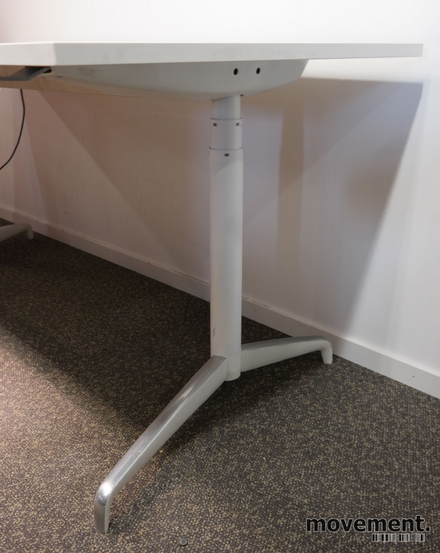 Solgt!Lekkert skrivebord med elektrisk - 2 / 3