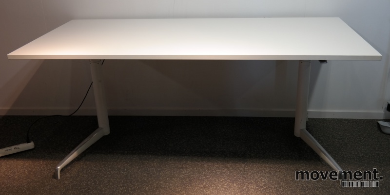Solgt!Lekkert skrivebord med elektrisk - 1 / 3