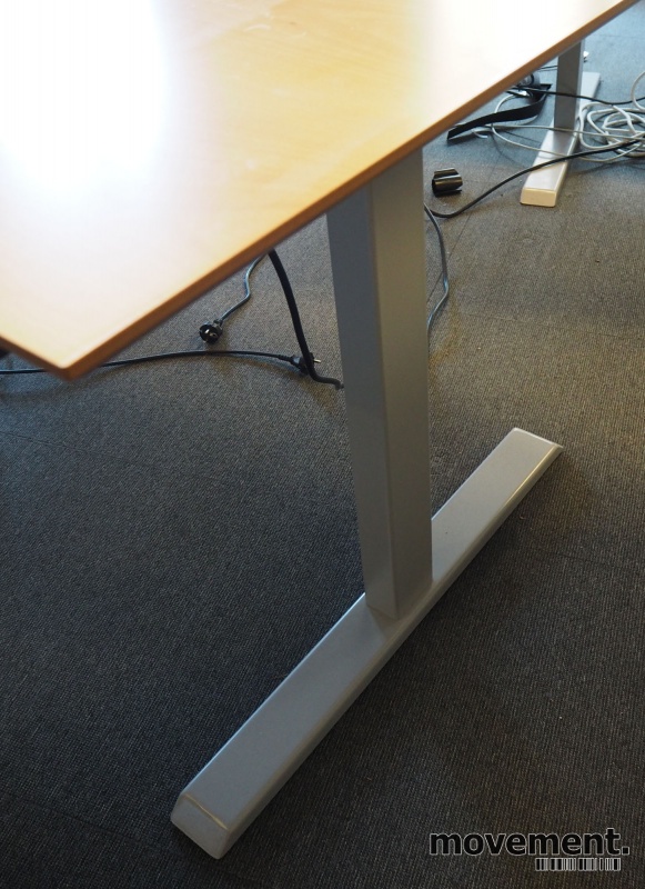 Solgt!Skrivebord med elektrisk hevsenk i - 2 / 3