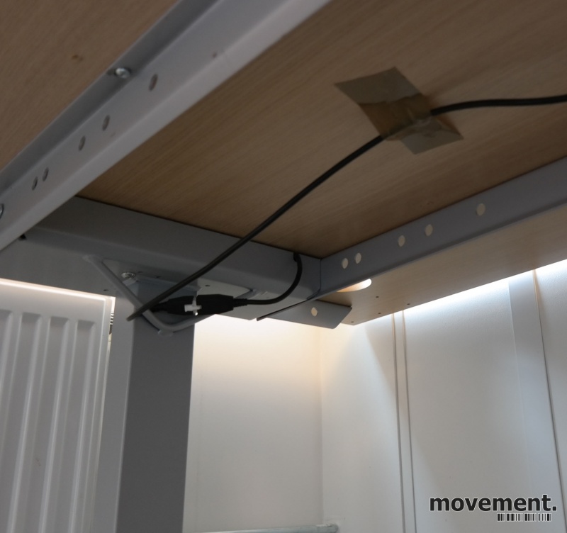 Solgt!Skrivebord med elektrisk hevsenk i - 2 / 5