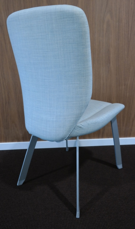 Konferansestol i lyst blått