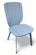 Konferansestol i lyst blått Remix-stoff fra Kinnarps, modell 9000CV, pent brukt
