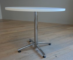 Lite, rundt møtebord / kafebord fra EFG i hvitt / krom, Ø=90cm, pent brukt