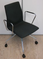 Konferansestol på hjul, Fourdesign,Danmark, modell Cast i Four Design Four Cast barkrakk Sørlie