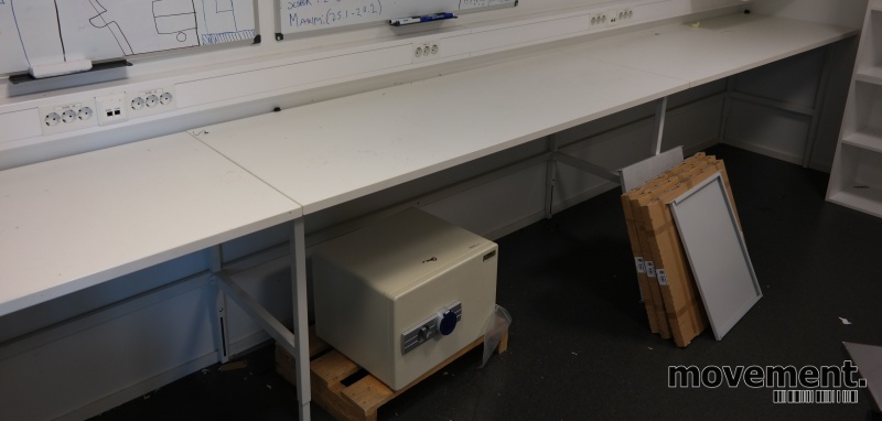Solgt!Solid arbeidsbord / arbeidsbenk, - 1 / 4