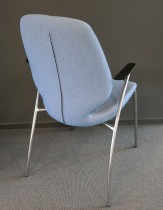 Kinnarps Monroe konferansestol i blått stoff / ben i krom, pent brukt