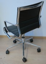 Alias Rollingframe konferansestol på hjul i polert aluminium / sort skinn, pent brukt