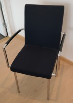 Konferansestol i mørkt blått stoff / krom fra Modart, pent brukt