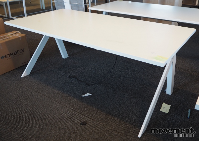 Solgt!Skrivebord med elektrisk hevsenk i - 2 / 7