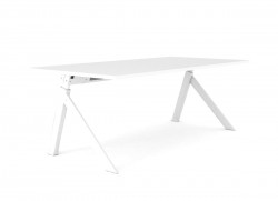 Skrivebord med elektrisk hevsenk i hvitt fra Jensen Plus, modell K2, 180x90cm, pent brukt