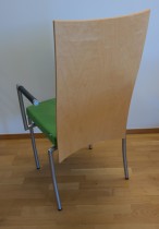 ForaForm Rex konferansestol i grønt mikrofiberstoff med rygg i bjerk, armlener, pent brukt