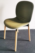 Konferansestol fra RBM, modell NOOR med grått sete, oliven trekk, ben i heltre, pent brukt