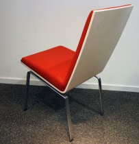 Konferansestol fra EFG, modell Woods i rødt stoff / bjerk finer / krom ben, pent brukt