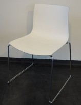 Arper Catifa 46 konferansestol ilyseblått vanger i krom Arper Catifa 46 konferansestol ilyseblått vanger i krom
