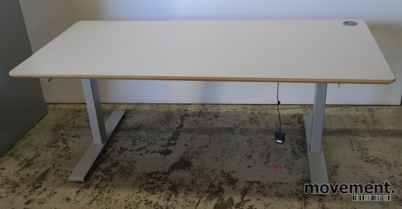 Solgt!Skrivebord med elektrisk hevsenk i - 1 / 3