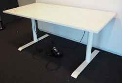 Skrivebord med elektrisk hevsenk i hvitt / hvitlakkert understell, 160x80cm, pent brukt understell med ny bordplate
