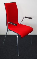 Konferansestol / stablestol i rødt stoff / sort bakside / krom, armlene i sort, RBM Bella, pent brukt
