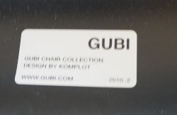 Barkrakk fra Gubi i orange / sort, 78cm sittehøyde, Modell Gubi 3, Komplot Design, pent brukt