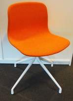 Hay About a chair AAC10 konferansestol igrønt stoff ben i 19 stk Hay About a chair AAC10 konferansestol i grønt stoff
