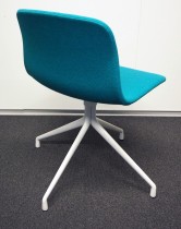 Hay About a chair AAC10 konferansestol i turkis stoff / ben i hvitlakkert metall, pent brukt