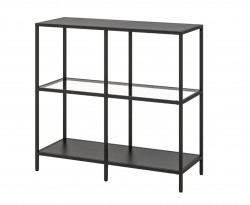 Lav reol i sort / glass fra IKEA, modell Vittsjö, bredde 100cm, høyde 93cm, pent brukt