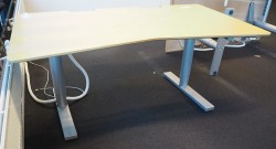 Kinnarps T-serie elektrisk hevsenk skrivebord 160x90cm i bjerk, pent brukt