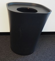 Papirkurv / søppelbøtte i sort fra Magis, modell Trash, 30x30cm, høyde 36cm, pent brukt