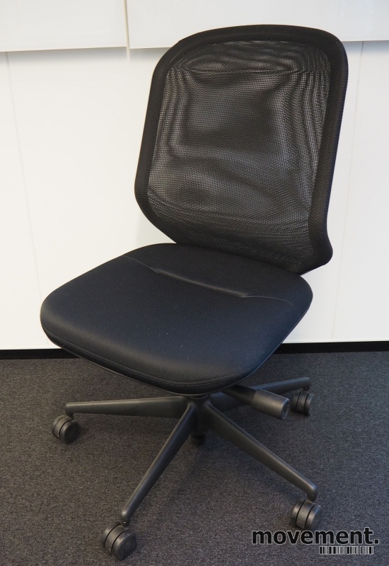 Solgt!Kontorstol i sort stoff / rygg i - 1 / 3
