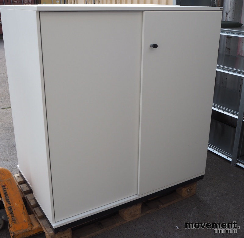 Solgt!Kinnarps E-serie skap med - 1 / 4