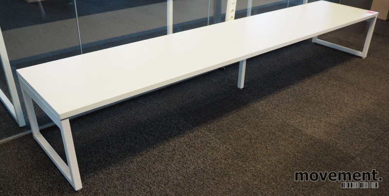 Solgt!Lav benk / lounge i hvit laminat / - 2 / 3