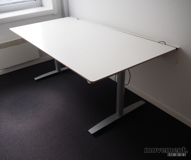 Solgt!Skrivebord med elektrisk hevsenk i - 1 / 4