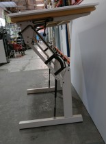 Tegnebord i hvitt, 160x80cm, justerbar vinkel og høyde, brukt