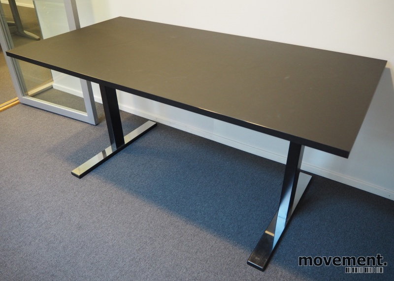 Solgt!Skrivebord i sort, 160x80cm, topp - 2 / 3