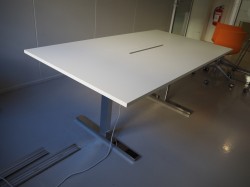 Møtebord fra Ragnars R5 Work.Meeting serie i hvitt/krom, 180x100cm, for 6-8pers, pent brukt