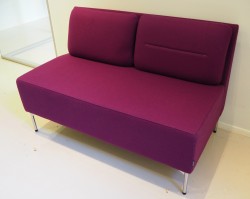 2-seter sofa i lilla ullstoff fra Offecct, modell Playback, 120cm bredde, pent brukt